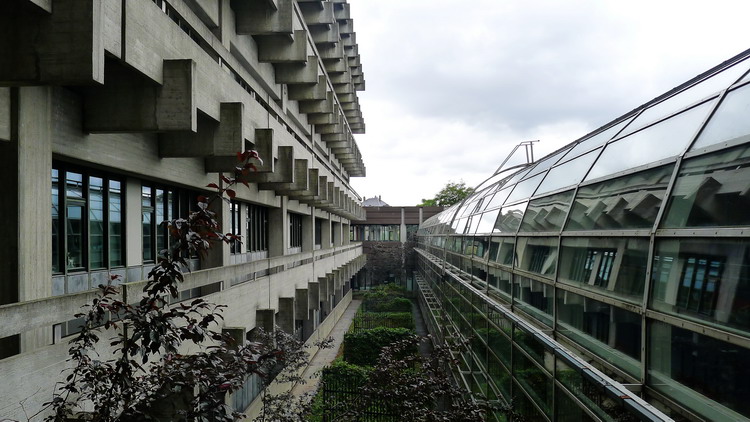 11 哥本哈根大学医学院（室外）_调整大小.JPG